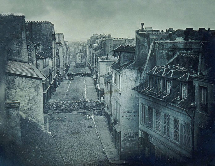 Barrikaden gegen die Truppen Lamoricières in der Pariser Rue Saint-Maur vor dem Angriff am 25. Juni. Eine von sehr wenigen Daguerreotypien der europäischen Revolution 1848/49