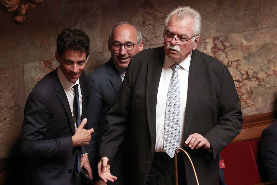 Der Politiker André Chassaigne vom Linksbündnis NFP in der Nationalversammlung (Foto: IMAGO/Stephane Lemouton/Bestimage)