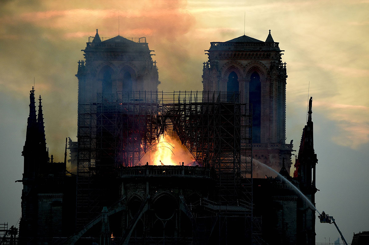 Notre-Dame brennt - Aufnahme vom 15.04.2019 (Foto: JB Autissier/IMAGO/Panoramic)