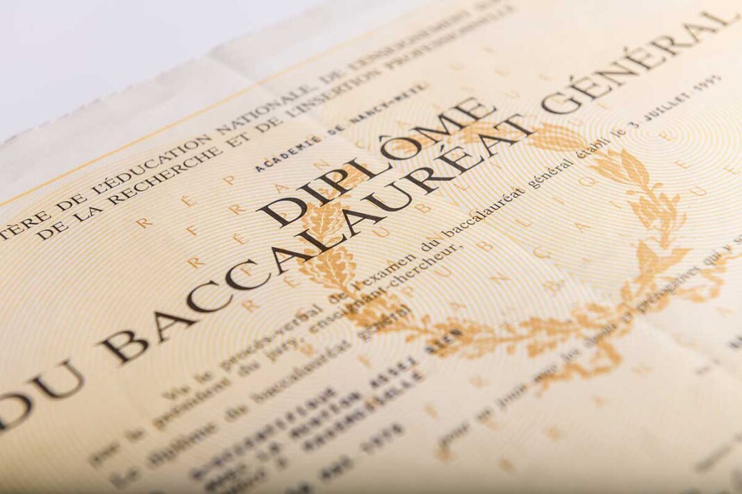 Französische Baccalauréat-Urkunde (Foto: Pixavril - stock.adobe.com)