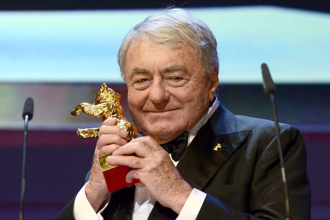 Claude Lanzmann erhält bei der Berlinale am 14. Dezember 2013 den Goldenen Ehrenbären (Foto: IMAGO/Future Image)